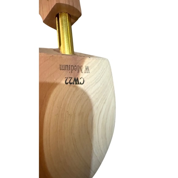 Cedar Shoe Trees – Mismatched Pair CW22 W Medium & CW12 M Medium‎ Wood Shoe Tree - Picture 3 of 5